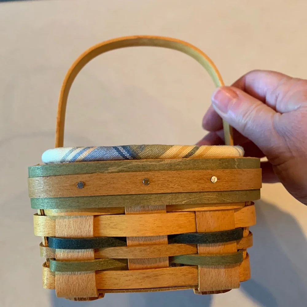 Longaberger 2001 BEE Basket with protector and liner